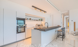 Moderno ático en venta con piscina privada y vistas panorámicas al mar en las colinas de Marbella - Benahavis 58475 