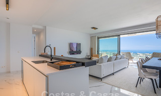 Moderno ático en venta con piscina privada y vistas panorámicas al mar en las colinas de Marbella - Benahavis 58476 