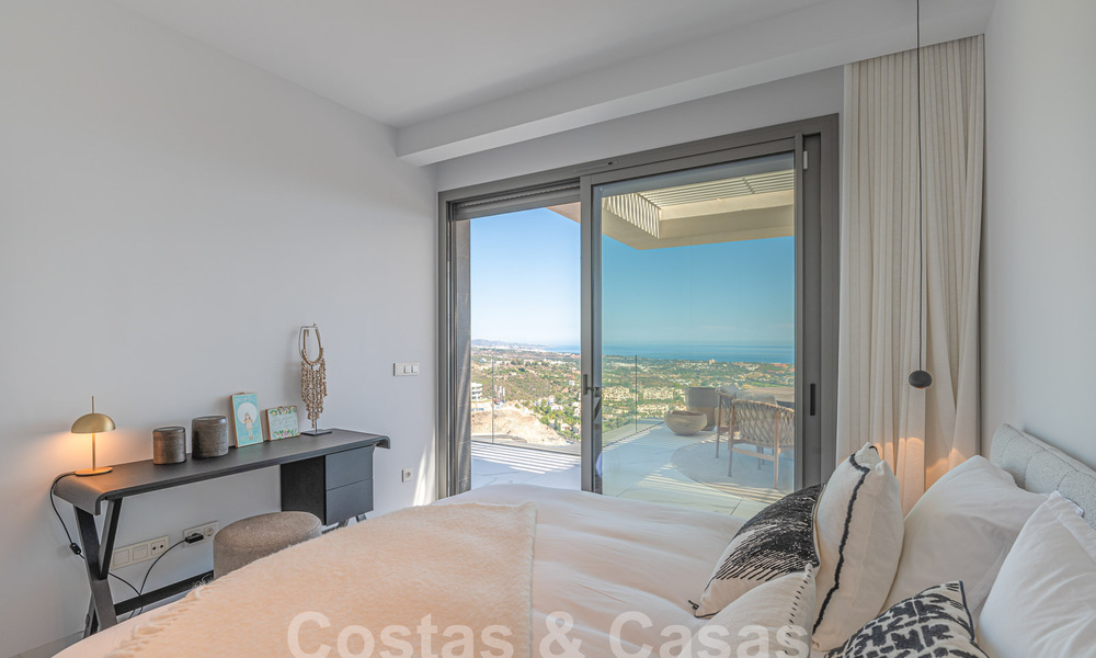 Moderno ático en venta con piscina privada y vistas panorámicas al mar en las colinas de Marbella - Benahavis 58484