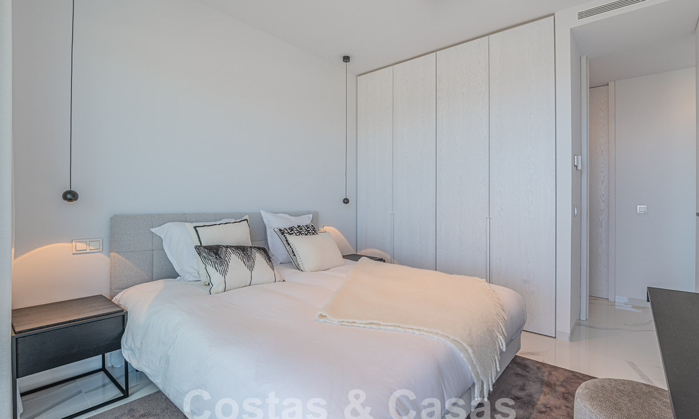 Moderno ático en venta con piscina privada y vistas panorámicas al mar en las colinas de Marbella - Benahavis 58498