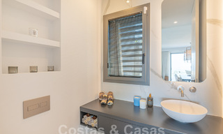 Moderno ático en venta con piscina privada y vistas panorámicas al mar en las colinas de Marbella - Benahavis 58500 