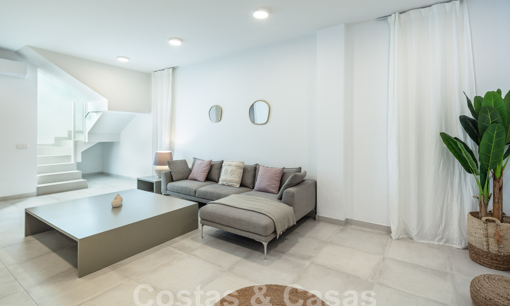 Villa contemporánea en venta en urbanización cerrada en la Nueva Milla de Oro entre Marbella y Estepona 57834