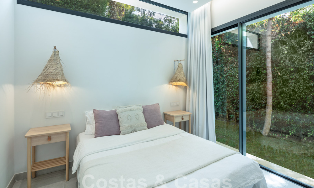 Villa contemporánea en venta en urbanización cerrada en la Nueva Milla de Oro entre Marbella y Estepona 57836