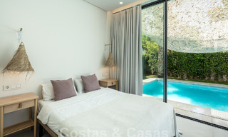 Villa contemporánea en venta en urbanización cerrada en la Nueva Milla de Oro entre Marbella y Estepona 57838 