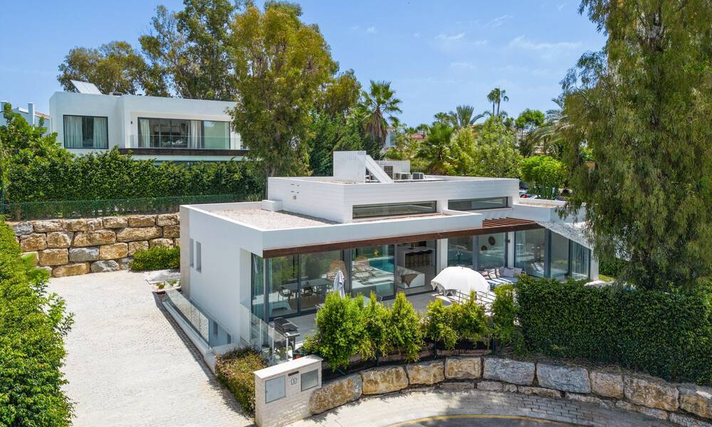 Villa contemporánea en venta en urbanización cerrada en la Nueva Milla de Oro entre Marbella y Estepona 57847