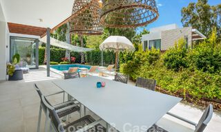 Villa contemporánea en venta en urbanización cerrada en la Nueva Milla de Oro entre Marbella y Estepona 57851 