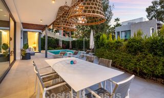 Villa contemporánea en venta en urbanización cerrada en la Nueva Milla de Oro entre Marbella y Estepona 57856 