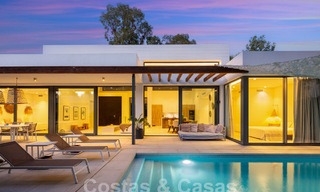 Villa contemporánea en venta en urbanización cerrada en la Nueva Milla de Oro entre Marbella y Estepona 57858 