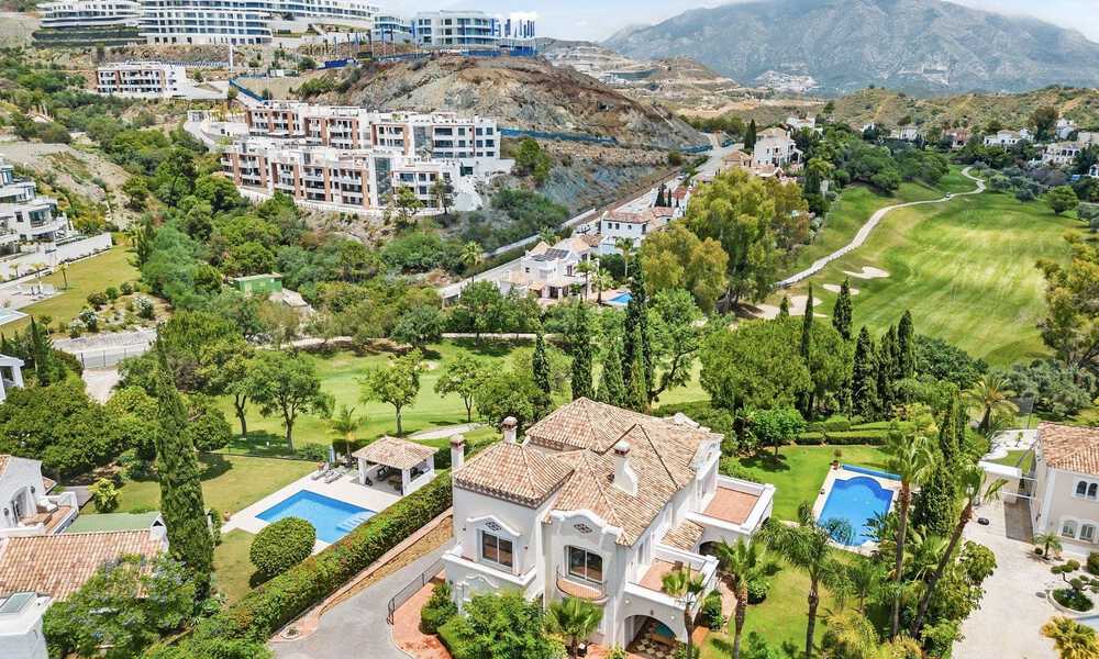 Villa de lujo en un estilo clásico español en venta en urbanización cerrada de golf de La Quinta, Marbella - Benahavis 58237
