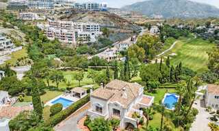 Villa de lujo en un estilo clásico español en venta en urbanización cerrada de golf de La Quinta, Marbella - Benahavis 58237 
