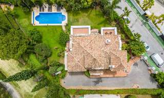 Villa de lujo en un estilo clásico español en venta en urbanización cerrada de golf de La Quinta, Marbella - Benahavis 58238 