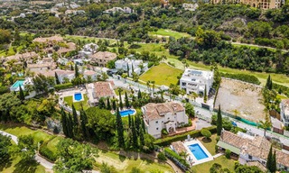 Villa de lujo en un estilo clásico español en venta en urbanización cerrada de golf de La Quinta, Marbella - Benahavis 58239 