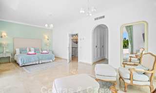 Villa de lujo en un estilo clásico español en venta en urbanización cerrada de golf de La Quinta, Marbella - Benahavis 58243 
