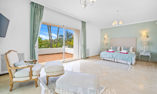 Villa de lujo en un estilo clásico español en venta en urbanización cerrada de golf de La Quinta, Marbella - Benahavis 58244 