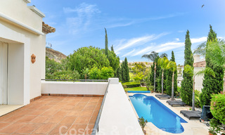 Villa de lujo en un estilo clásico español en venta en urbanización cerrada de golf de La Quinta, Marbella - Benahavis 58248 
