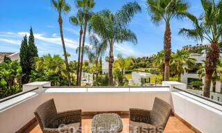 Villa de lujo en un estilo clásico español en venta en urbanización cerrada de golf de La Quinta, Marbella - Benahavis 58251 
