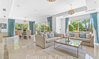 Villa de lujo en un estilo clásico español en venta en urbanización cerrada de golf de La Quinta, Marbella - Benahavis 58257 