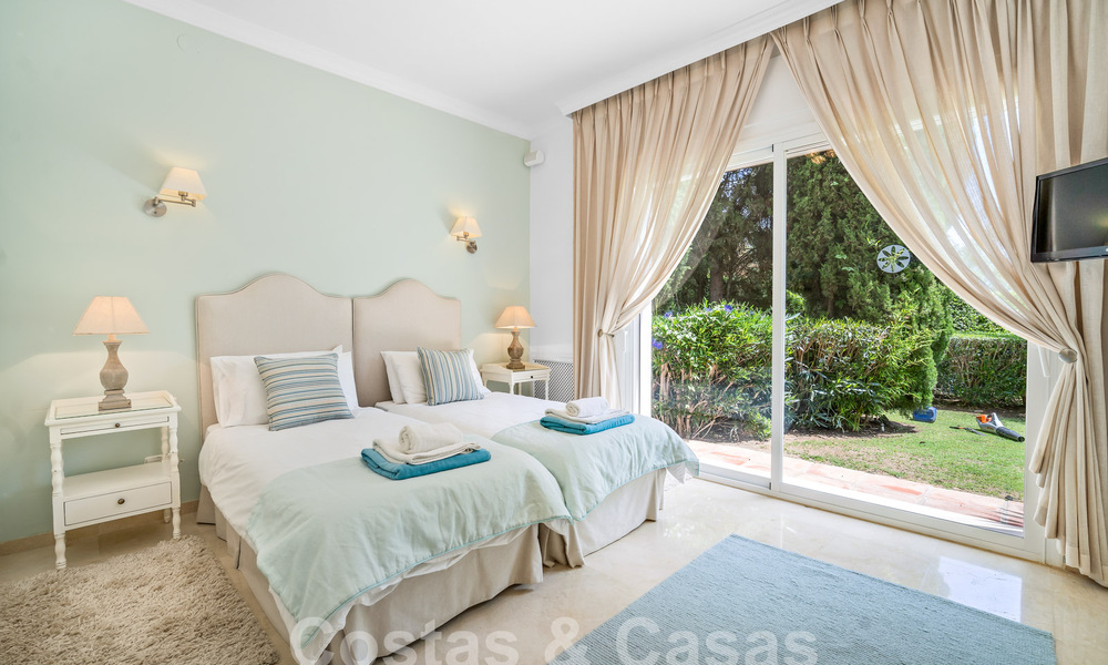 Villa de lujo en un estilo clásico español en venta en urbanización cerrada de golf de La Quinta, Marbella - Benahavis 58265