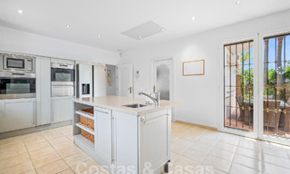 Villa de lujo en un estilo clásico español en venta en urbanización cerrada de golf de La Quinta, Marbella - Benahavis 58267 