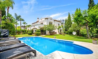 Villa de lujo en un estilo clásico español en venta en urbanización cerrada de golf de La Quinta, Marbella - Benahavis 58268 