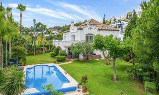 Villa de lujo en un estilo clásico español en venta en urbanización cerrada de golf de La Quinta, Marbella - Benahavis 58272 