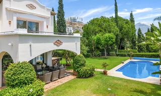 Villa de lujo en un estilo clásico español en venta en urbanización cerrada de golf de La Quinta, Marbella - Benahavis 58273 