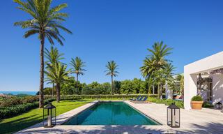 Lujosa y moderna villa de nueva construcción en venta en una ubicación privilegiada en un resort de golf de cinco estrellas, Costa del Sol 57729 