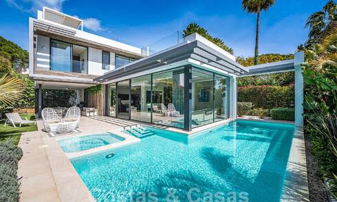 Sofisticada villa de diseño con 2 piscinas en venta, a poca distancia de la playa, Marbella centro y todos los servicios 58543
