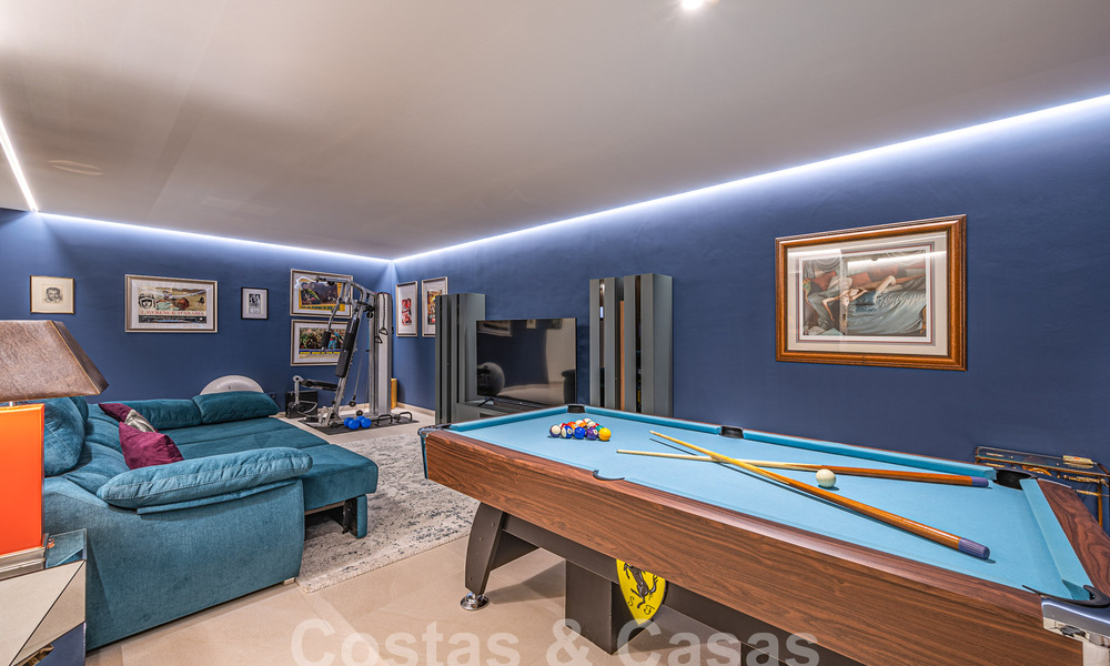 Sofisticada villa de diseño con 2 piscinas en venta, a poca distancia de la playa, Marbella centro y todos los servicios 58544