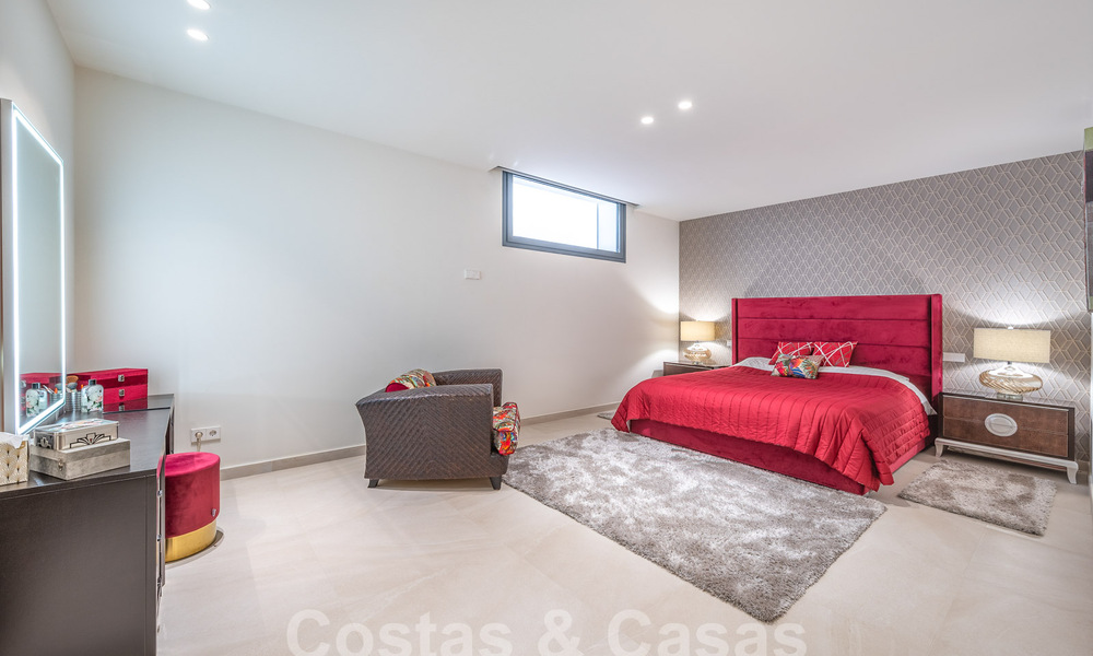 Sofisticada villa de diseño con 2 piscinas en venta, a poca distancia de la playa, Marbella centro y todos los servicios 58547