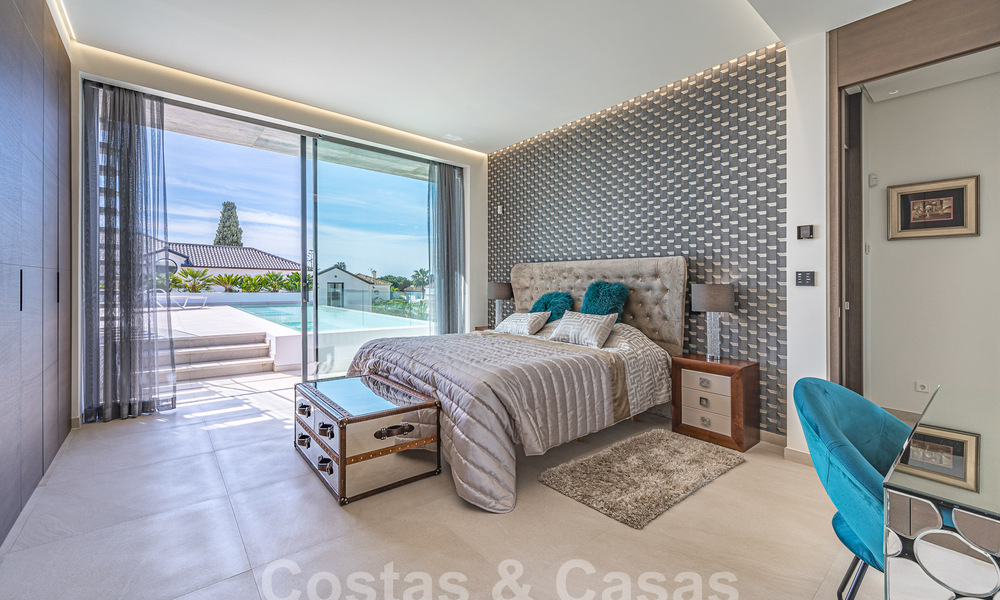 Sofisticada villa de diseño con 2 piscinas en venta, a poca distancia de la playa, Marbella centro y todos los servicios 58549