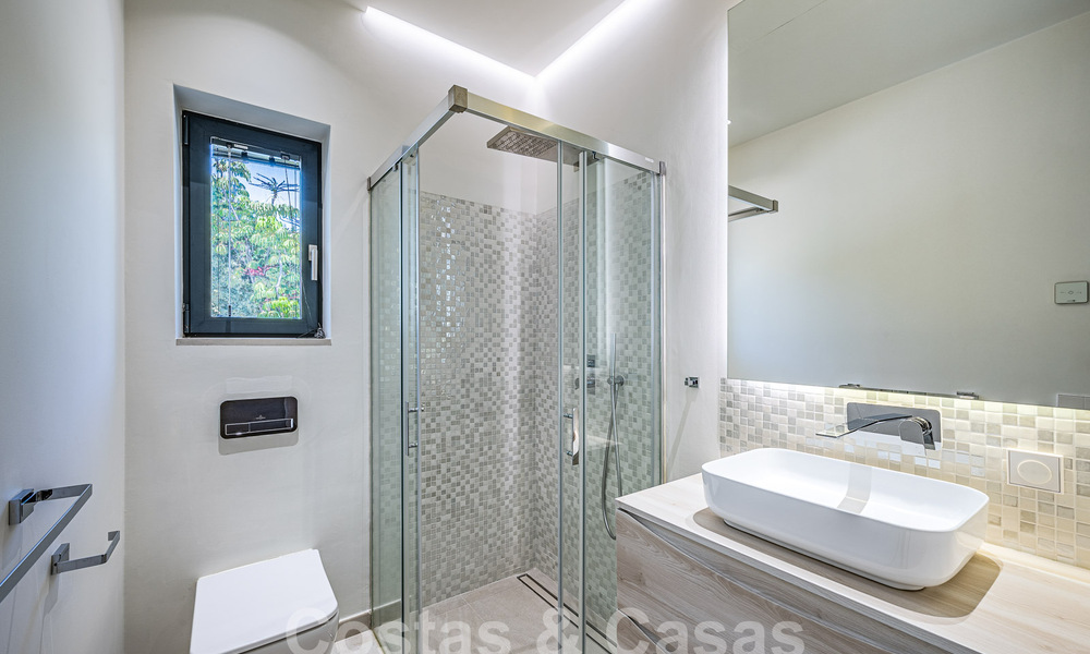 Sofisticada villa de diseño con 2 piscinas en venta, a poca distancia de la playa, Marbella centro y todos los servicios 58551