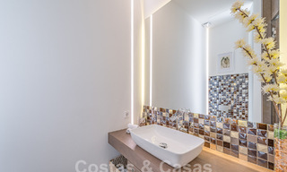 Sofisticada villa de diseño con 2 piscinas en venta, a poca distancia de la playa, Marbella centro y todos los servicios 58552 