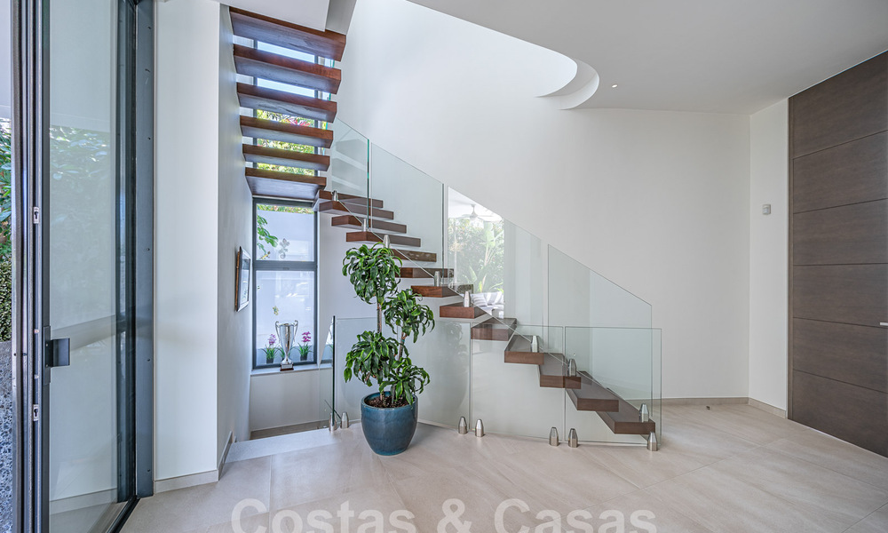 Sofisticada villa de diseño con 2 piscinas en venta, a poca distancia de la playa, Marbella centro y todos los servicios 58553