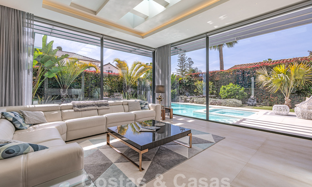 Sofisticada villa de diseño con 2 piscinas en venta, a poca distancia de la playa, Marbella centro y todos los servicios 58556