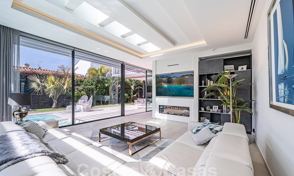 Sofisticada villa de diseño con 2 piscinas en venta, a poca distancia de la playa, Marbella centro y todos los servicios 58558