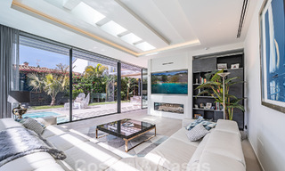 Sofisticada villa de diseño con 2 piscinas en venta, a poca distancia de la playa, Marbella centro y todos los servicios 58558 