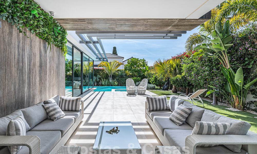 Sofisticada villa de diseño con 2 piscinas en venta, a poca distancia de la playa, Marbella centro y todos los servicios 58560