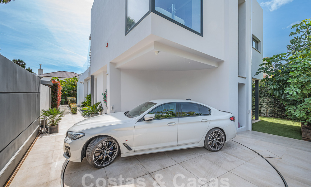 Sofisticada villa de diseño con 2 piscinas en venta, a poca distancia de la playa, Marbella centro y todos los servicios 58561