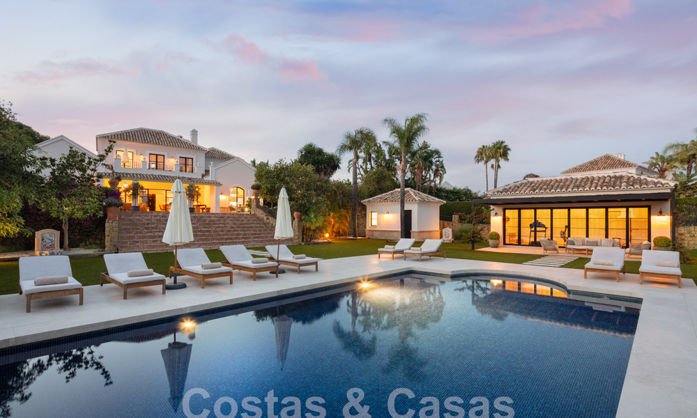 Encantadora villa de lujo en venta con un estilo arquitectónico tradicional, mediterráneo en la Nueva Milla de Oro entre Marbella y Estepona 57799