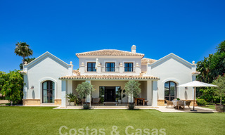 Encantadora villa de lujo en venta con un estilo arquitectónico tradicional, mediterráneo en la Nueva Milla de Oro entre Marbella y Estepona 57809 