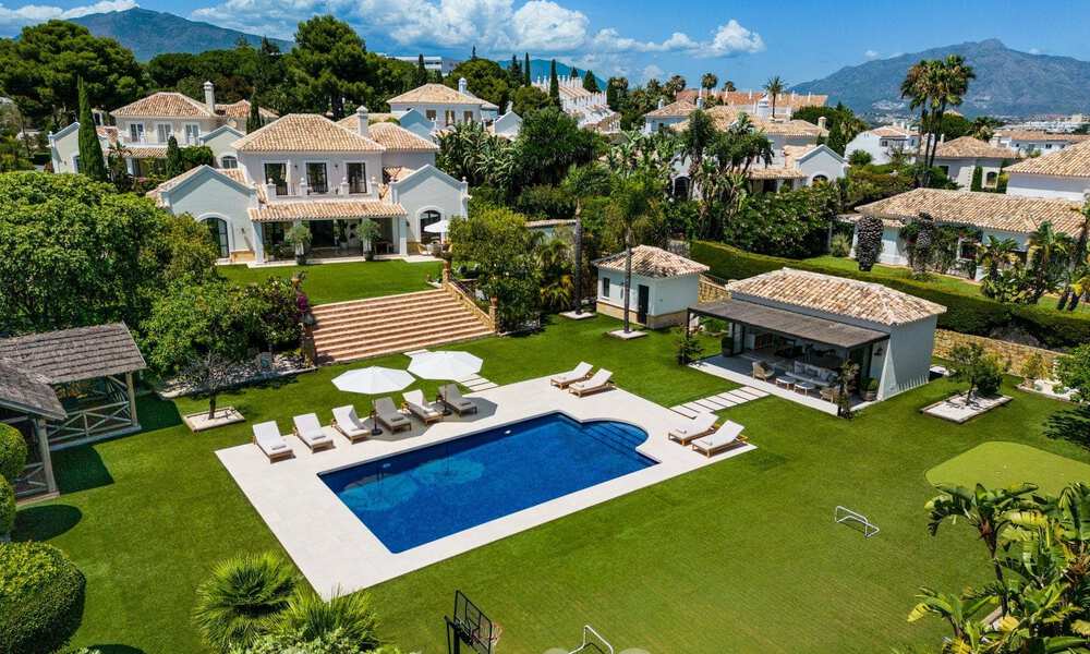 Encantadora villa de lujo en venta con un estilo arquitectónico tradicional, mediterráneo en la Nueva Milla de Oro entre Marbella y Estepona 57816