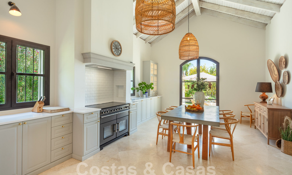 Encantadora villa de lujo en venta con un estilo arquitectónico tradicional, mediterráneo en la Nueva Milla de Oro entre Marbella y Estepona 57817