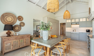 Encantadora villa de lujo en venta con un estilo arquitectónico tradicional, mediterráneo en la Nueva Milla de Oro entre Marbella y Estepona 57818 