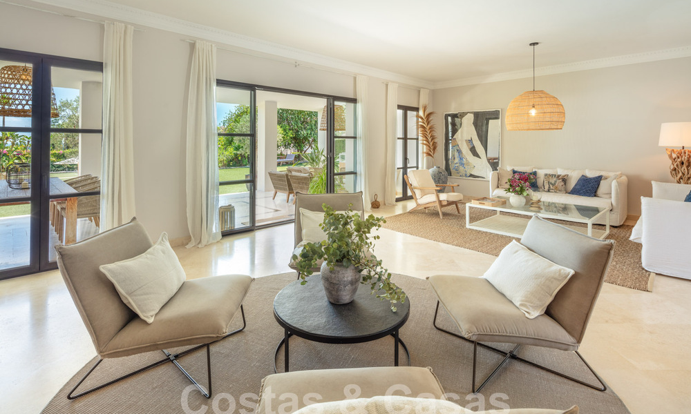 Encantadora villa de lujo en venta con un estilo arquitectónico tradicional, mediterráneo en la Nueva Milla de Oro entre Marbella y Estepona 57819