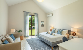 Encantadora villa de lujo en venta con un estilo arquitectónico tradicional, mediterráneo en la Nueva Milla de Oro entre Marbella y Estepona 57822 