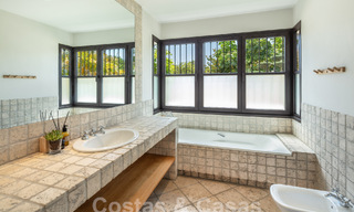 Encantadora villa de lujo en venta con un estilo arquitectónico tradicional, mediterráneo en la Nueva Milla de Oro entre Marbella y Estepona 57823 