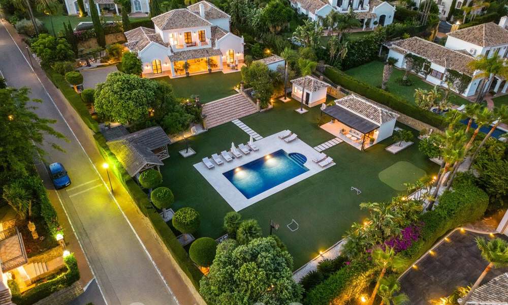 Encantadora villa de lujo en venta con un estilo arquitectónico tradicional, mediterráneo en la Nueva Milla de Oro entre Marbella y Estepona 57831