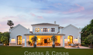 Encantadora villa de lujo en venta con un estilo arquitectónico tradicional, mediterráneo en la Nueva Milla de Oro entre Marbella y Estepona 57833 