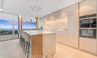 Prestigioso apartamento de lujo en venta con vistas panorámicas al mar, golf y montaña en Marbella - Benahavis 58425 